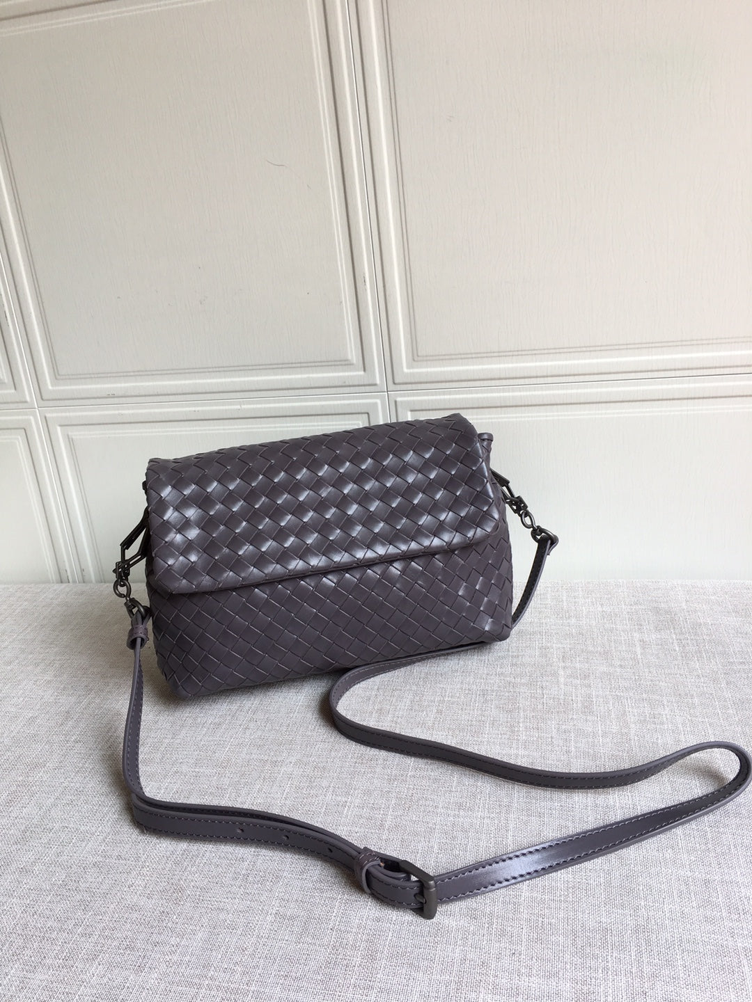 GLAMI Classic Intrecciato Dark Brown, For Women, WomenÃƒÂ¢Ã¢â€šÂ¬Ã¢â€žÂ¢s Bags 8.9in/22.5cm
