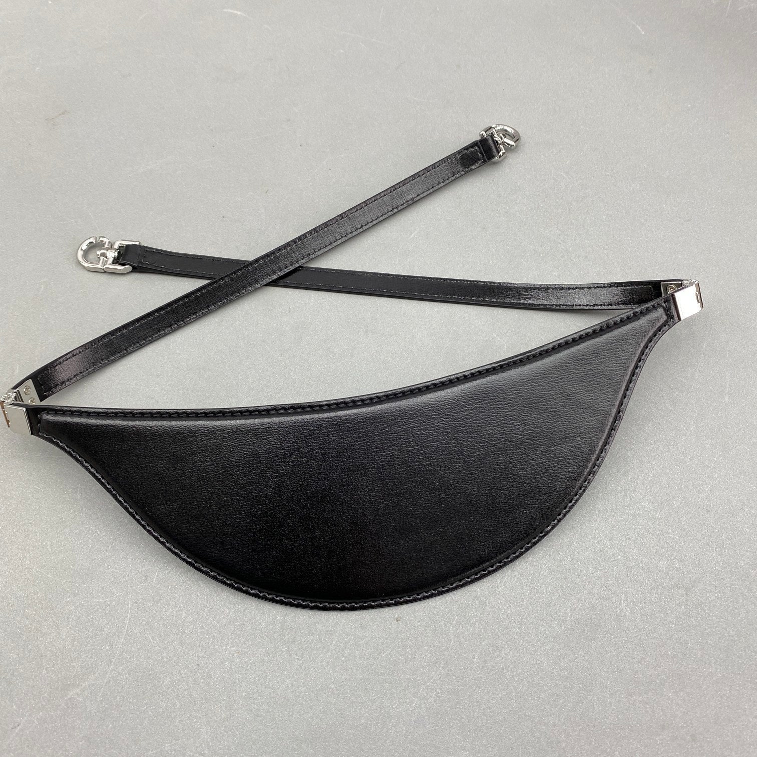 gv Small Cut Out Bag Black For Women, Handbags, Shoulder Bags 10.6in/27cm GVCÃ‚Â 