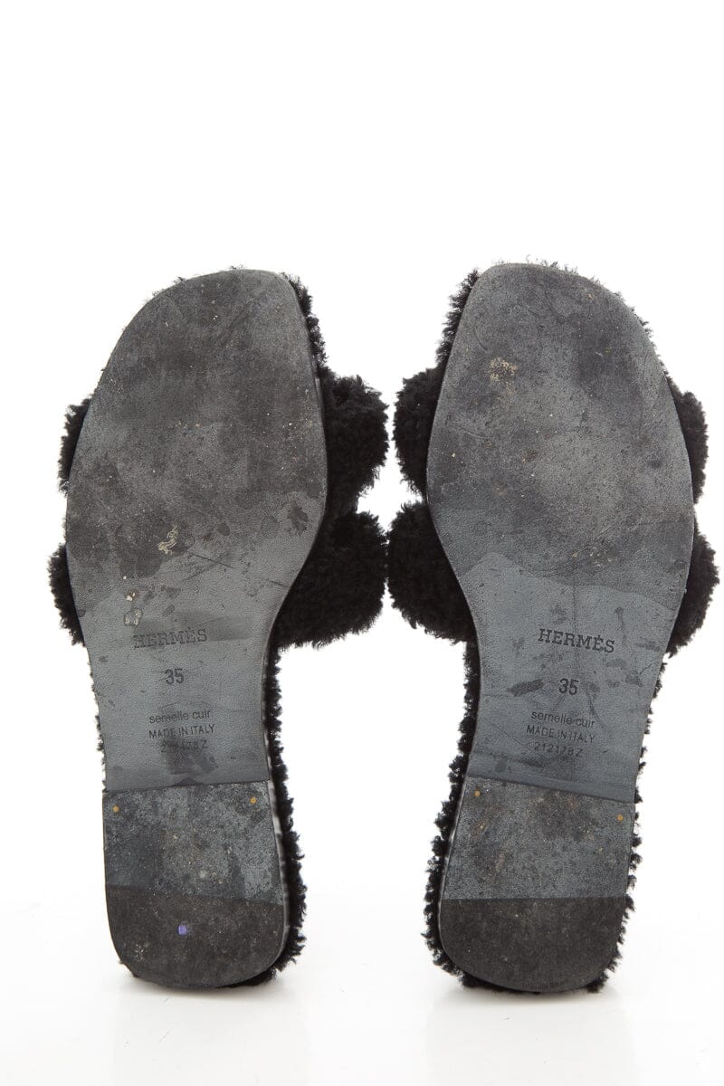 HermÃƒÆ’Ã‚Â¨s "Oran" Black Shearling Slides SZ 35