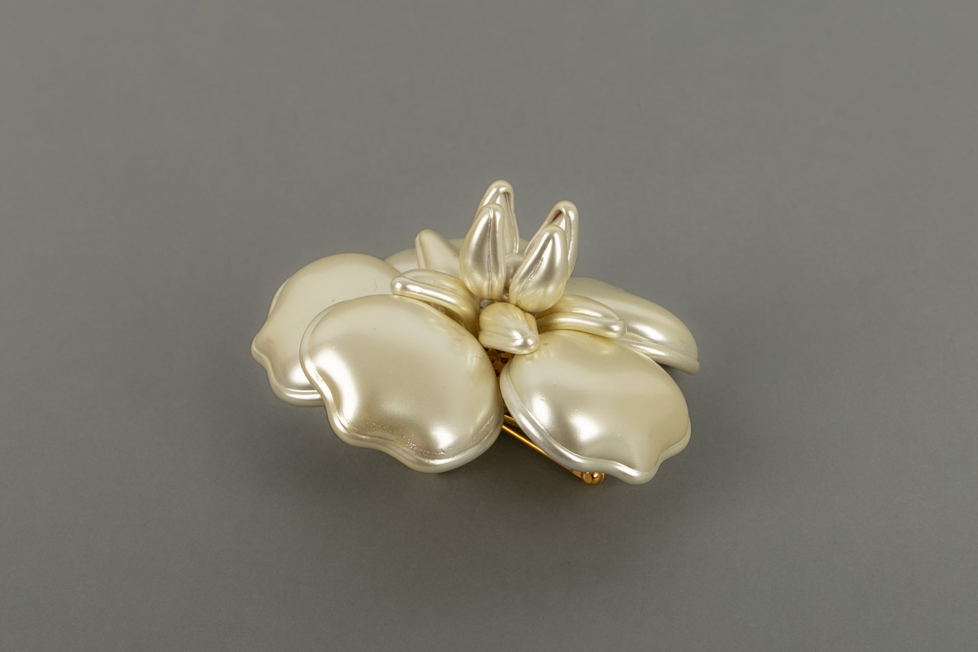 Broche Augustine