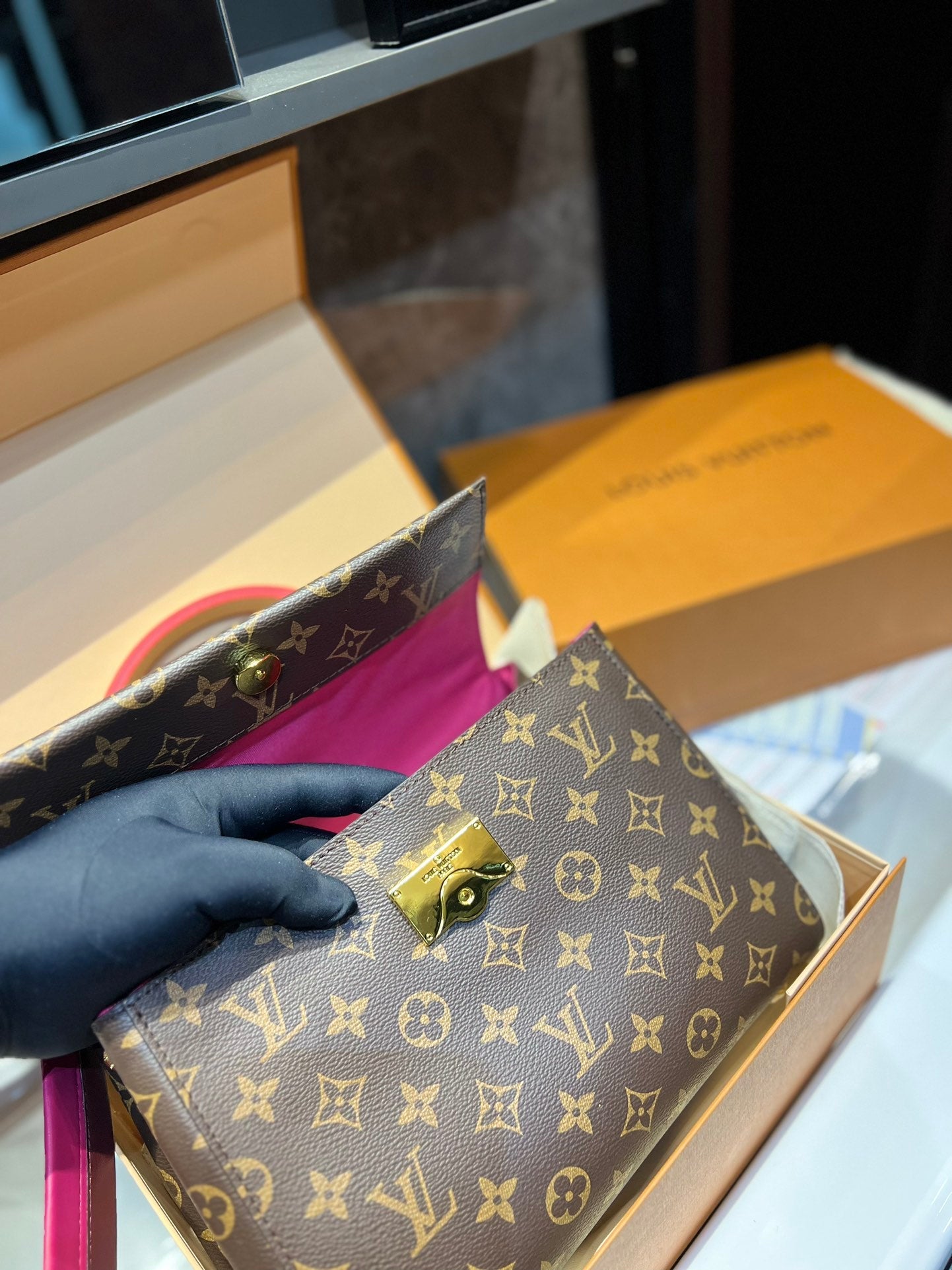 EN - Luxury Bags LUV 738