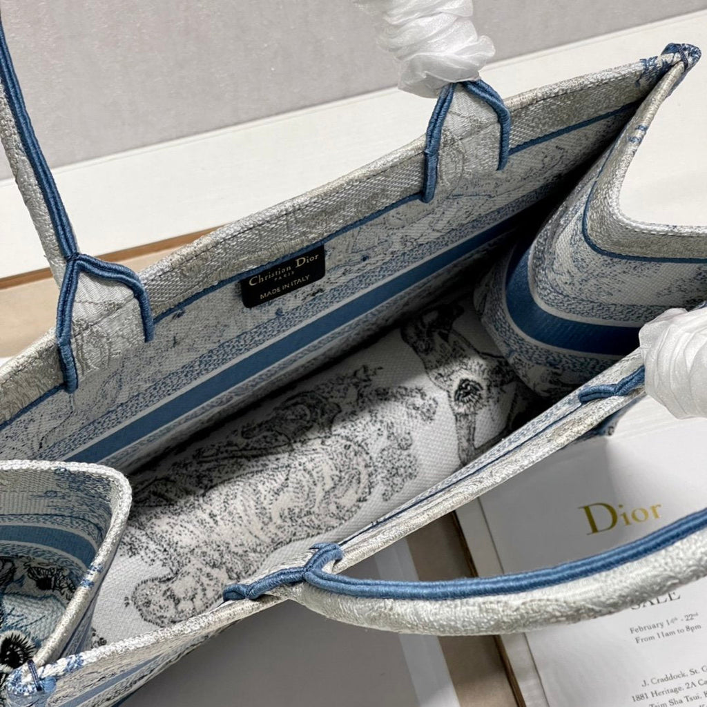 GLAMI MeGLAMIum Book Tote Blue Toile de Jouy Reverse Embroidery, Blue, For Women WomenÃ¢â‚¬â„¢s Handbags, Shoulder Bags, 36cm CD M1296ZRGO_M928
