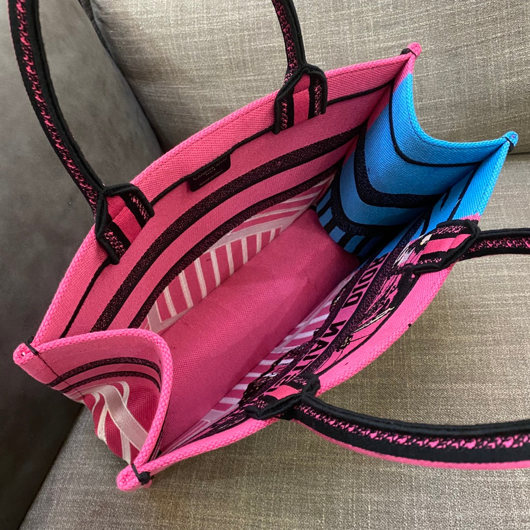 GLAMI MeGLAMIum Book Tote Bright Blue and Bright Pink D-Jungle Pop Embroidery, Blue/Pink, For Women WomenÃ¢â‚¬â„¢s Handbags Shoulder Bags, 36cm CD M1296ZRON_M885