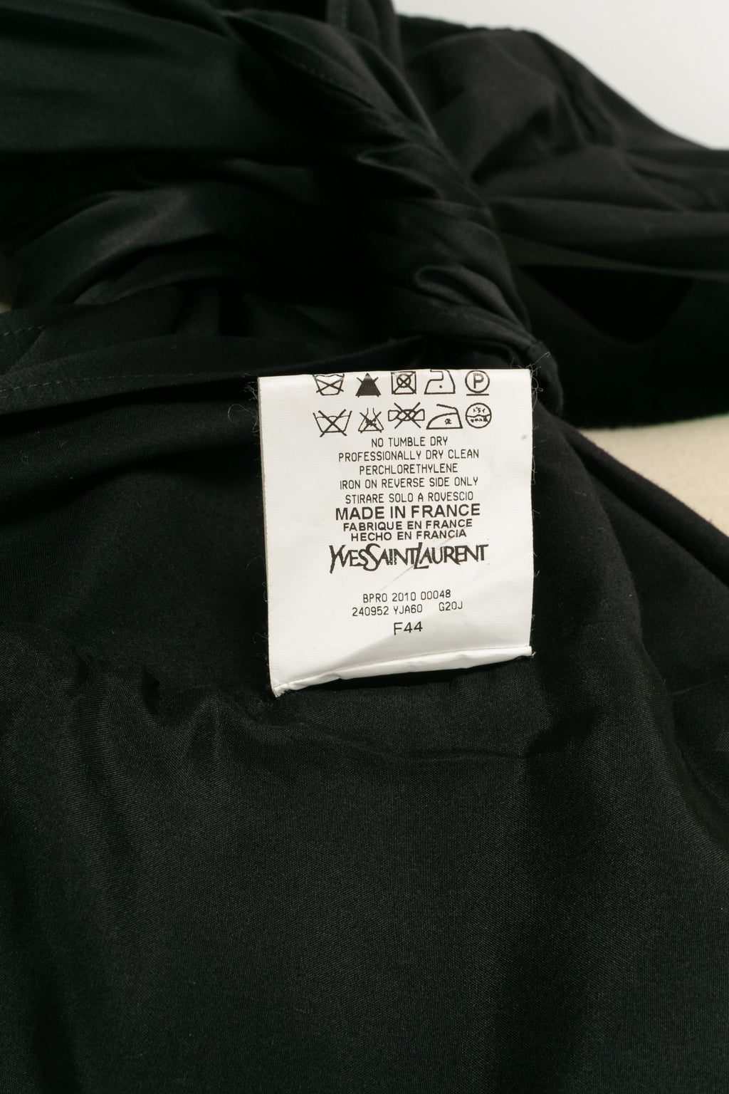 Haut noir Yves Saint Laurent