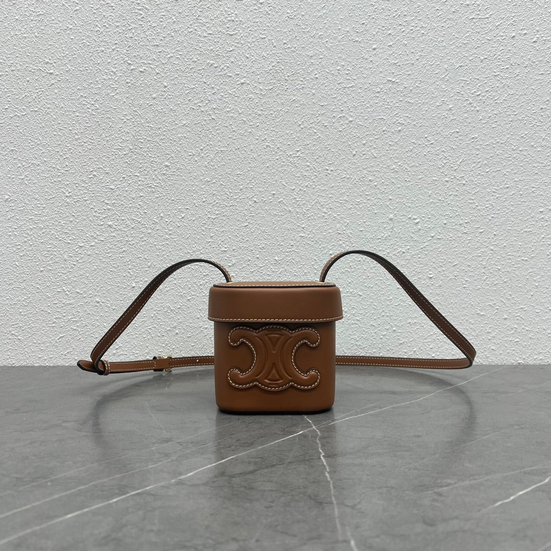 CE Small Box Cuir Triomphe Brown For Women 4in/11cm 199263DU3.04LU