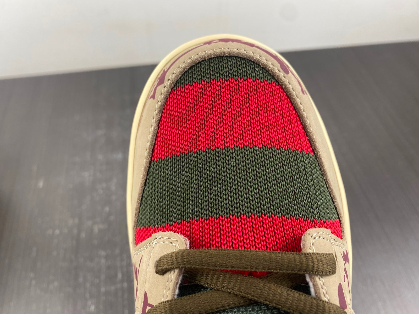 Designer SB Dunk Low Ã¢â‚¬Å“Freddy KruegerÃ¢â‚¬Â