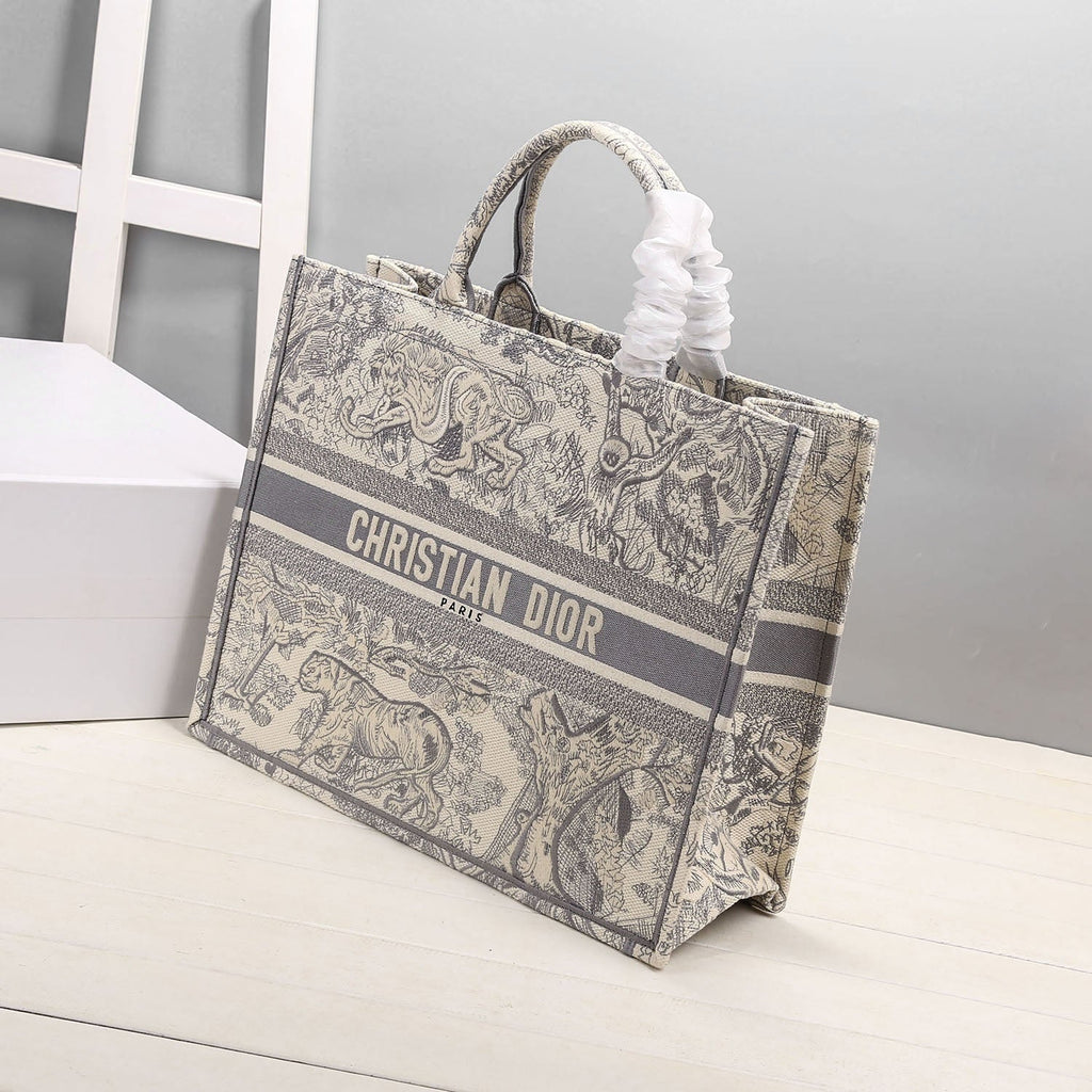GLAMI MeGLAMIum Book Tote Bag By Maria Grazia Chiuri Grey For Women 14in/36cm CD M1296ZTDT_M932
