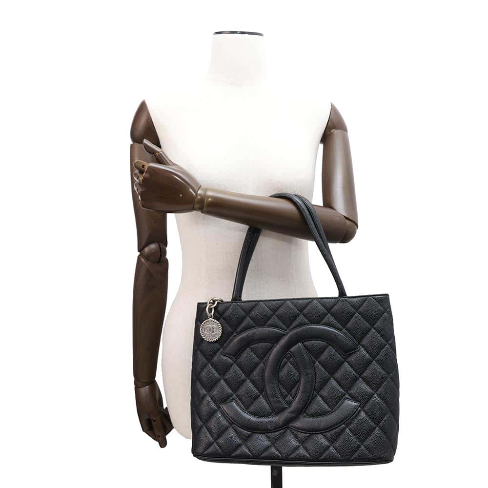 CHANEL Medallion Tote BlackA01804 Caviar Leather