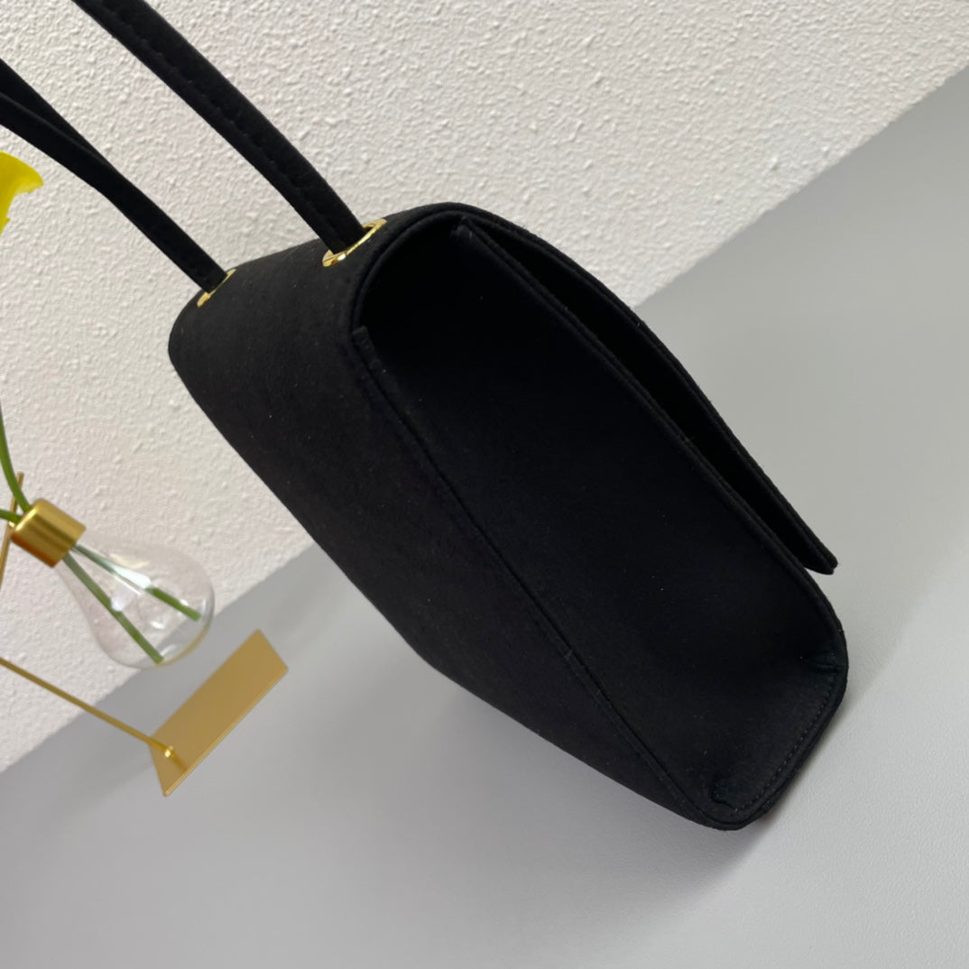 EN - Luxury Bags CHL 520