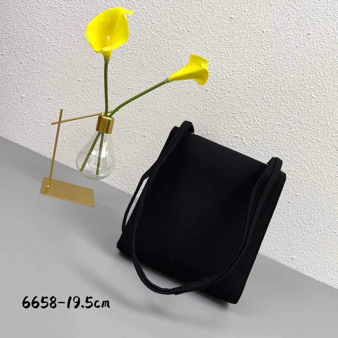 EN - Luxury Bags CHL 520