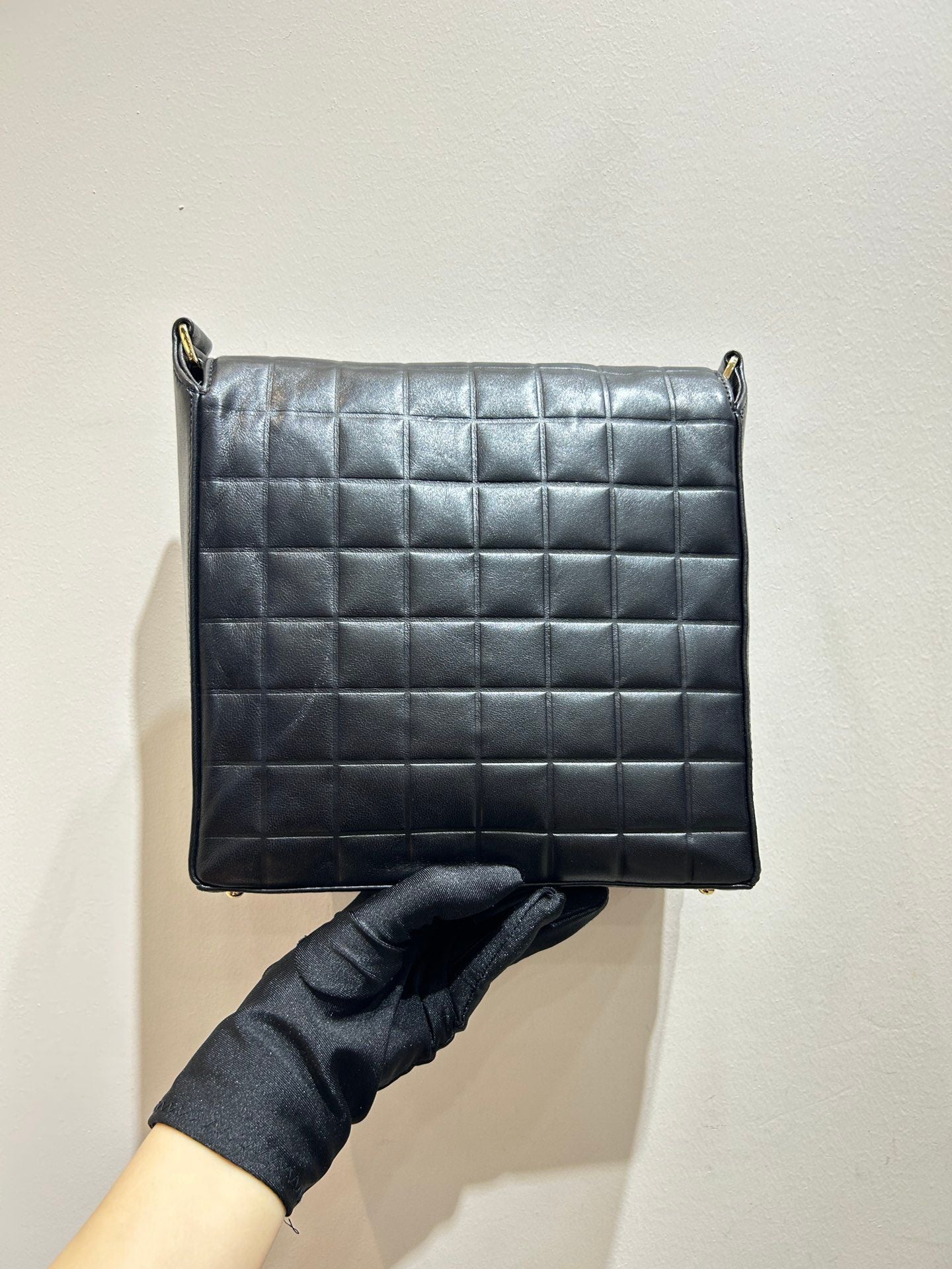 Preloved Chanel 21*22cm Black Bag 106626