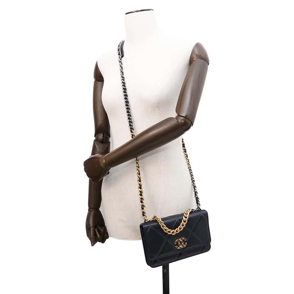 CHANEL CHANEL19 Flap Chain Wallet NavyAP0957 Lambskin