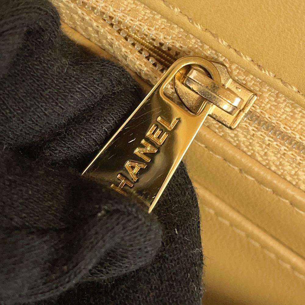 CHANEL Matelasse Single Flap ChainShoulder Bag Beige Lambskin Size 25