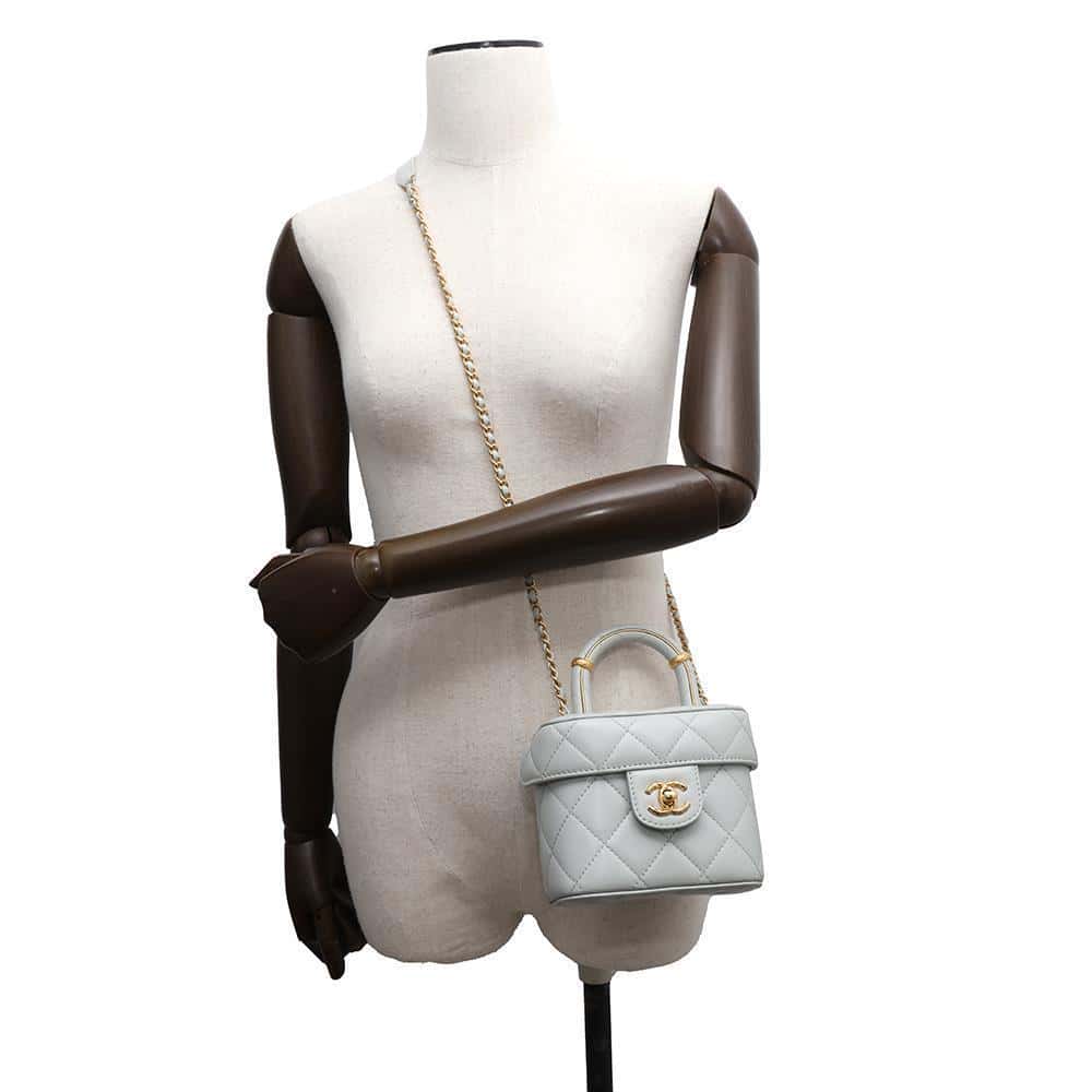 CHANEL Matelasse Chain Vanity Light BlueAS3973 Lambskin Size Small