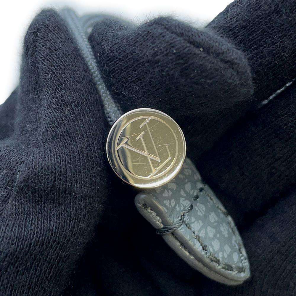 LOUIS VUITTON Chalk・Pouch granite grayM81572 Taurillon Clamming