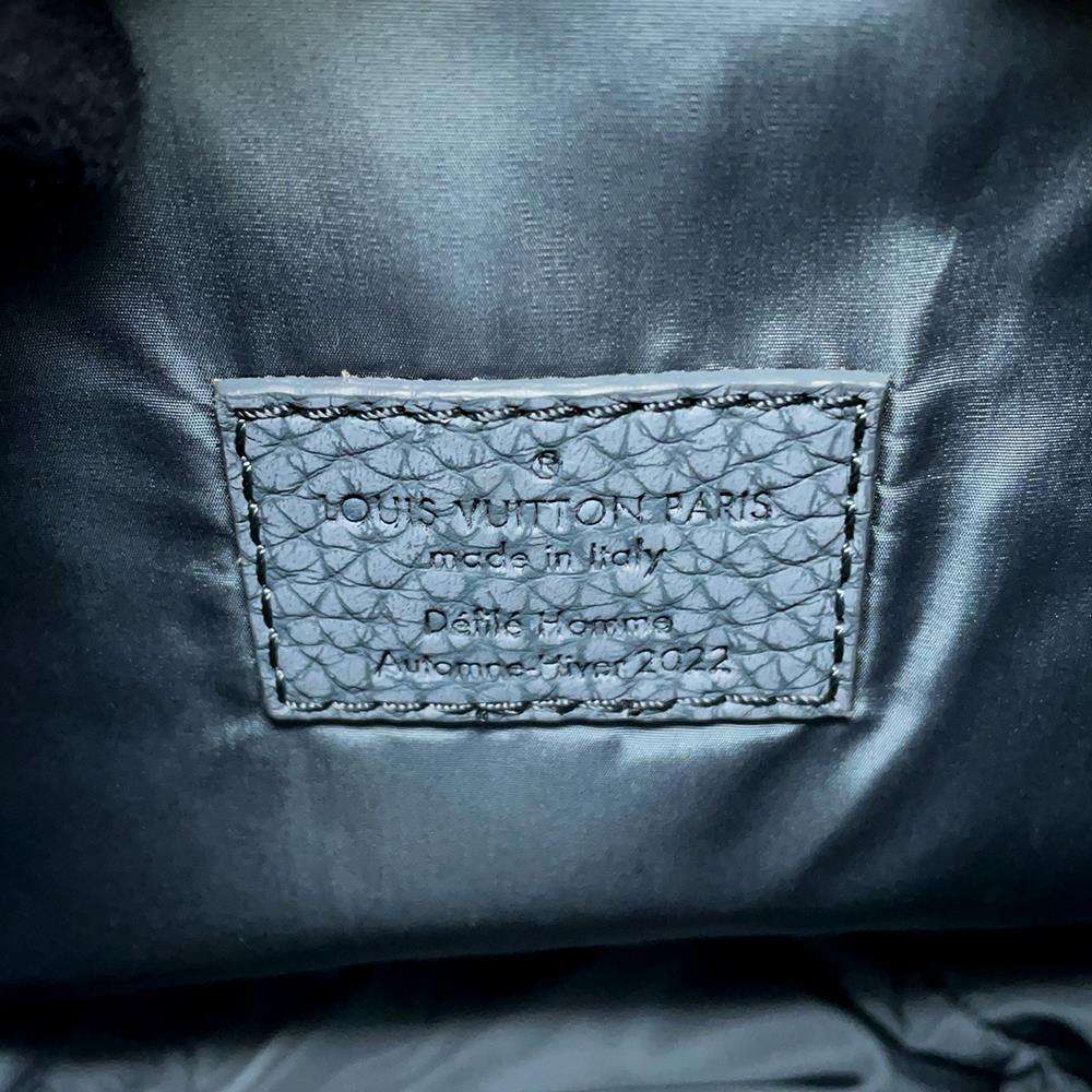 LOUIS VUITTON Chalk・Pouch granite grayM81572 Taurillon Clamming