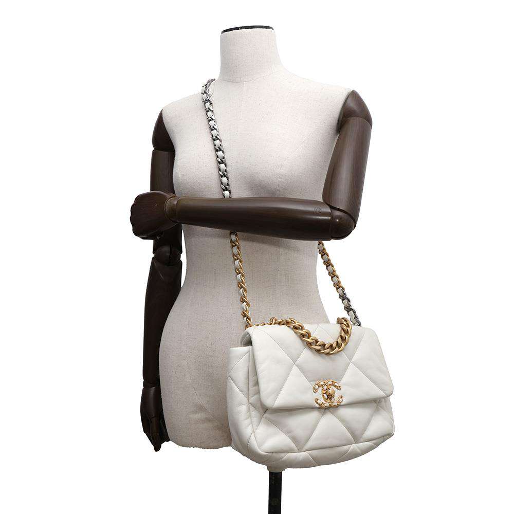 CHANEL CHANEL19 ChainShoulder Bag IvoryAS1160 Lambskin