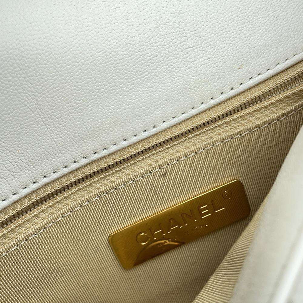 CHANEL CHANEL19 ChainShoulder Bag IvoryAS1160 Lambskin