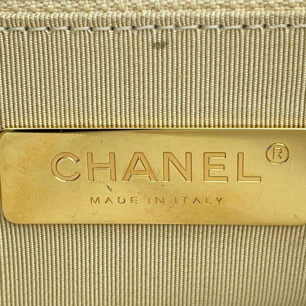 CHANEL CHANEL19 ChainShoulder Bag IvoryAS1160 Lambskin