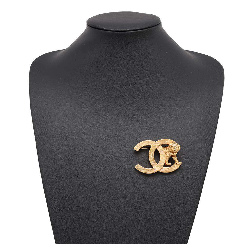 CHANEL CC Logo Brooch Gold Metal