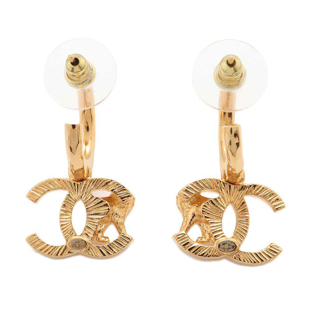 CHANEL CC Logo Earrings Gold Metal