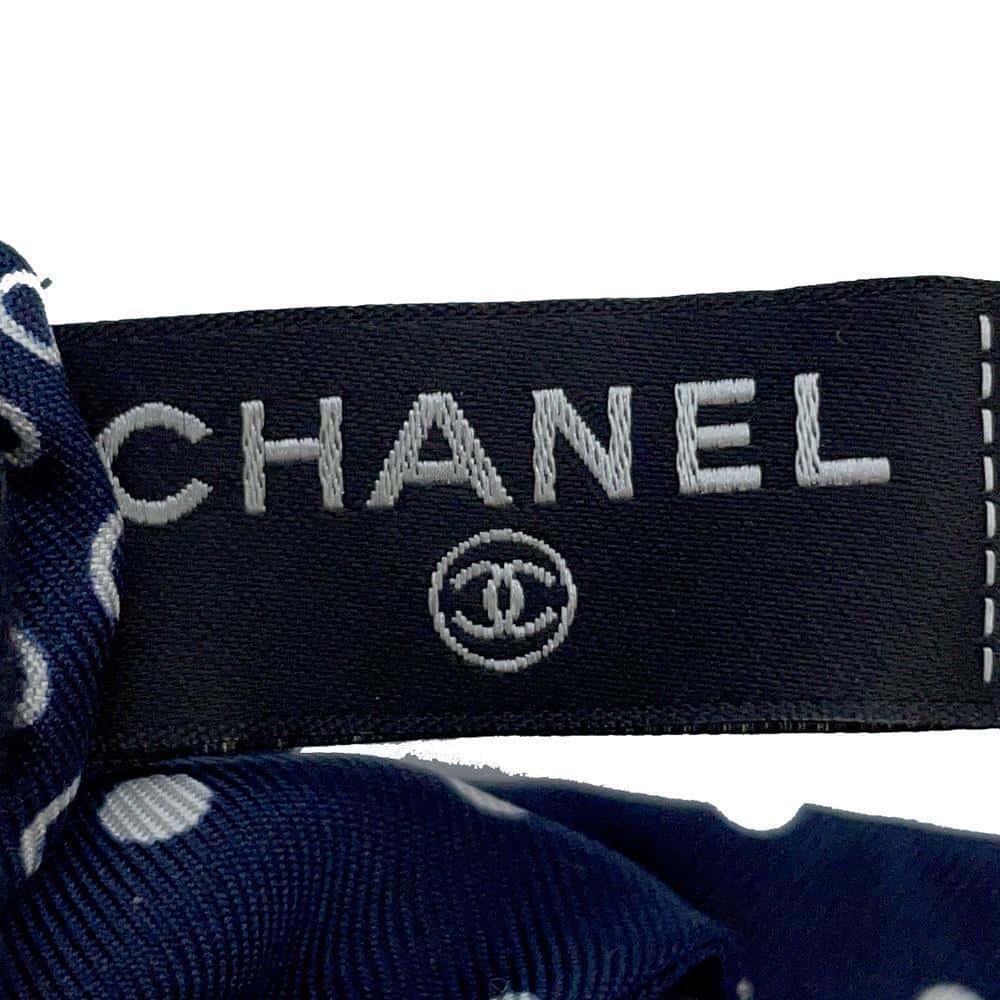 CHANEL CC Logo Ribbon Motif Polka Dot Scrunchie Navy/WhiteAA9828 Silk100%