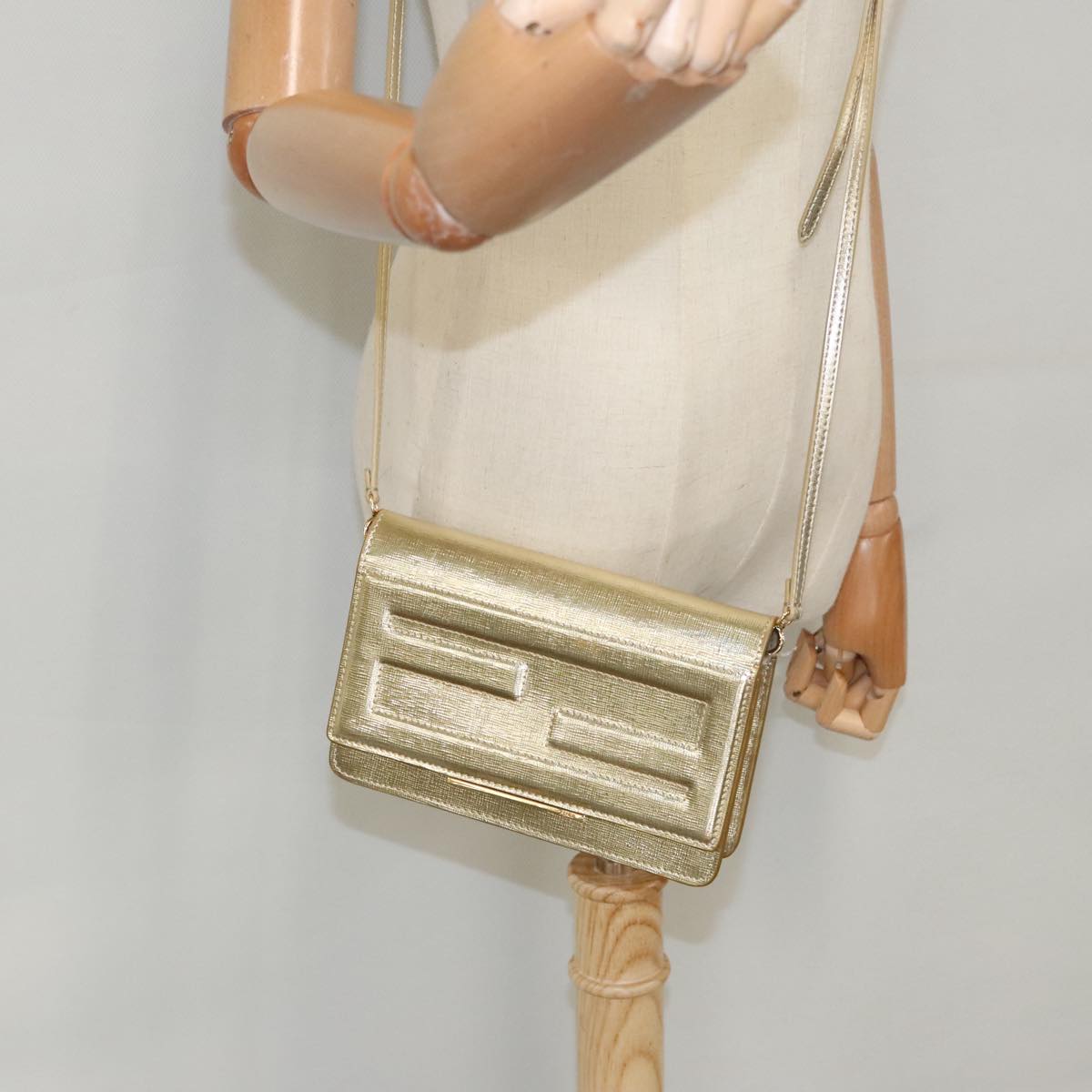 FENDI Shoulder Bag Leather Gold 100718