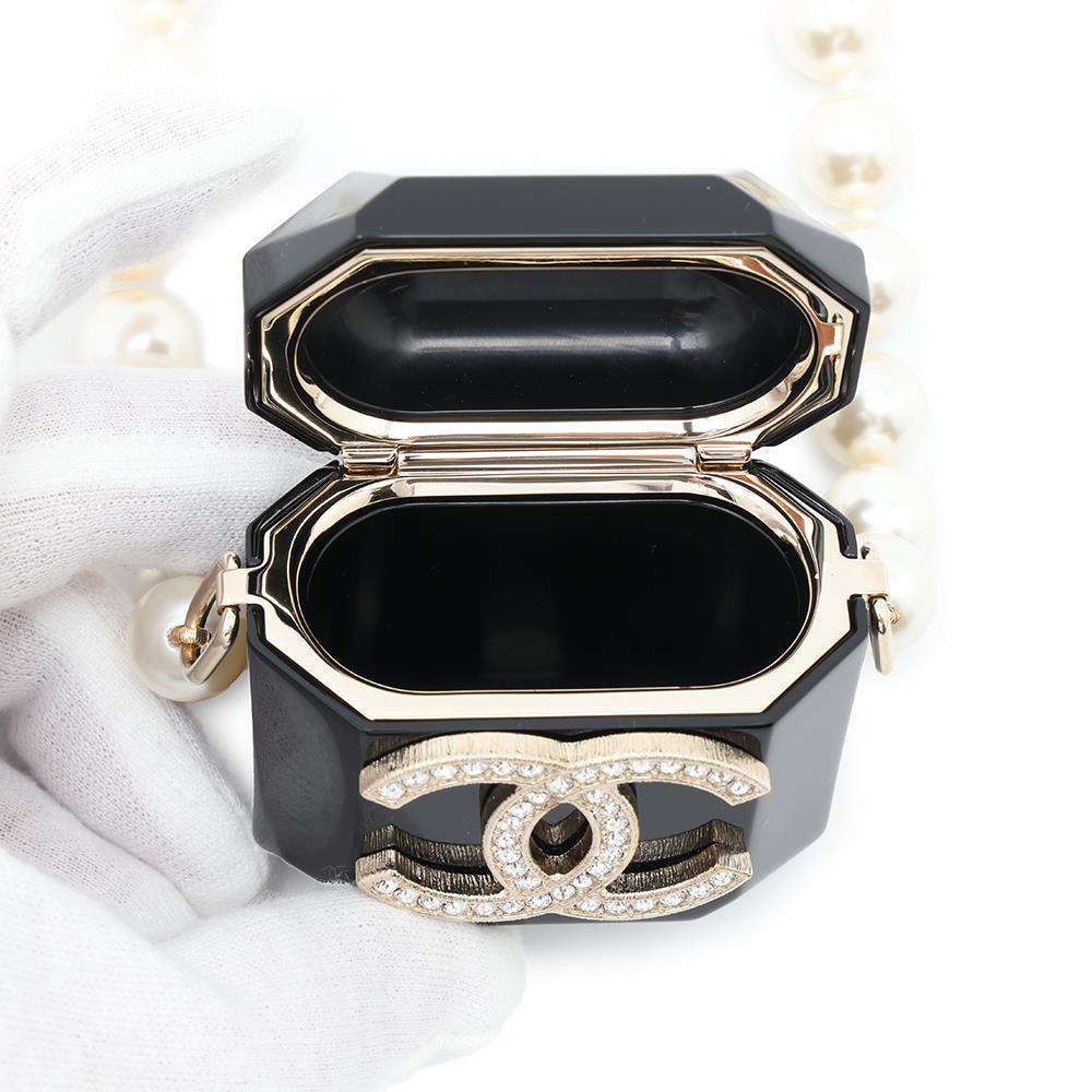 CHANEL Faux Pearl  AirPodsCase BlackAB6425 Metal Faux Pearl  Rhinestone