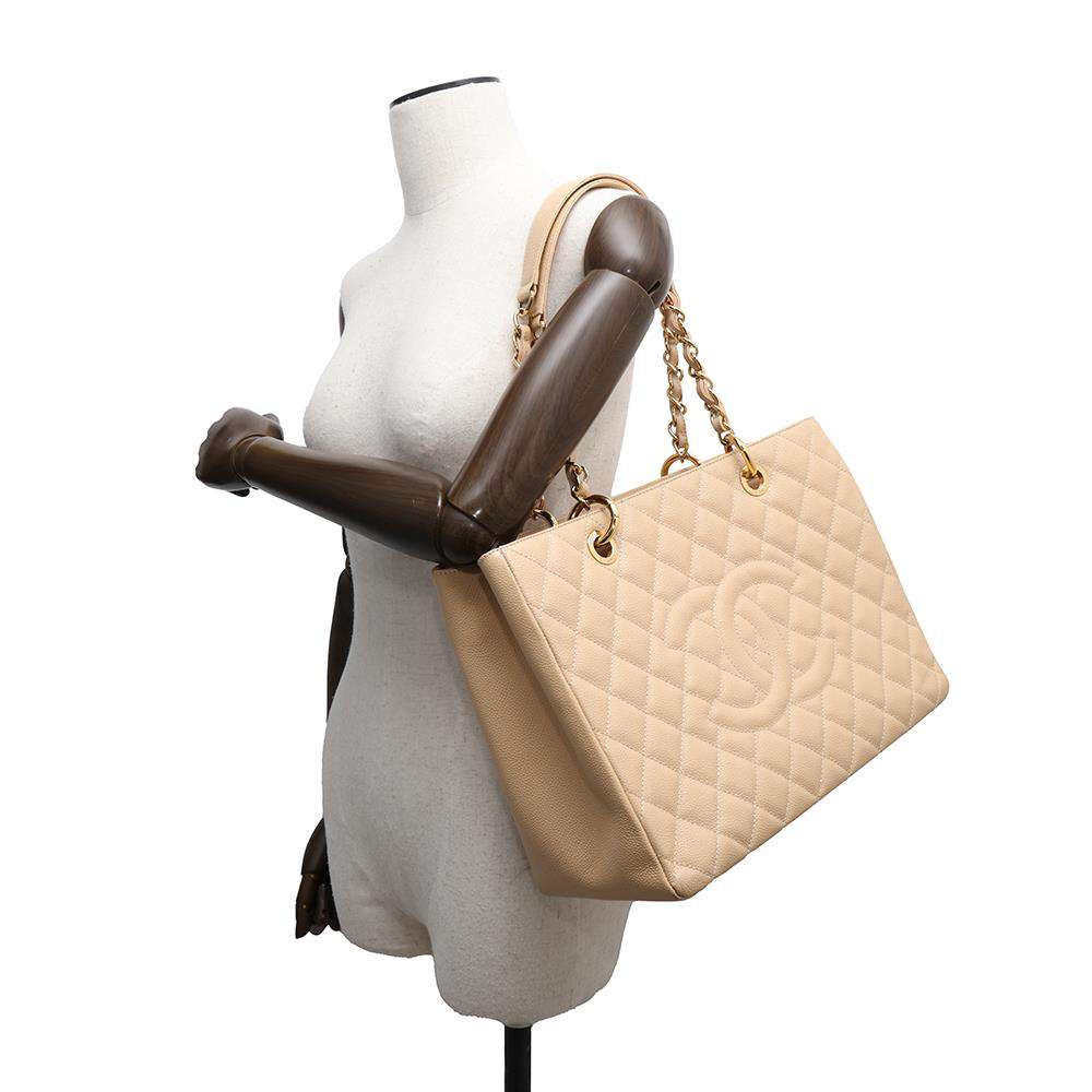 CHANEL CC Logo Matelasse GST BeigeA50995 Caviar Leather