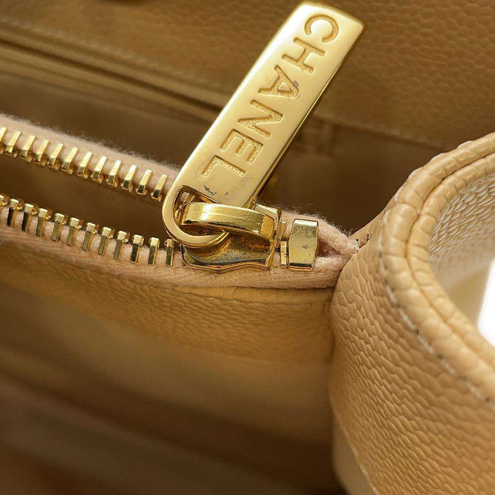CHANEL CC Logo Matelasse GST BeigeA50995 Caviar Leather