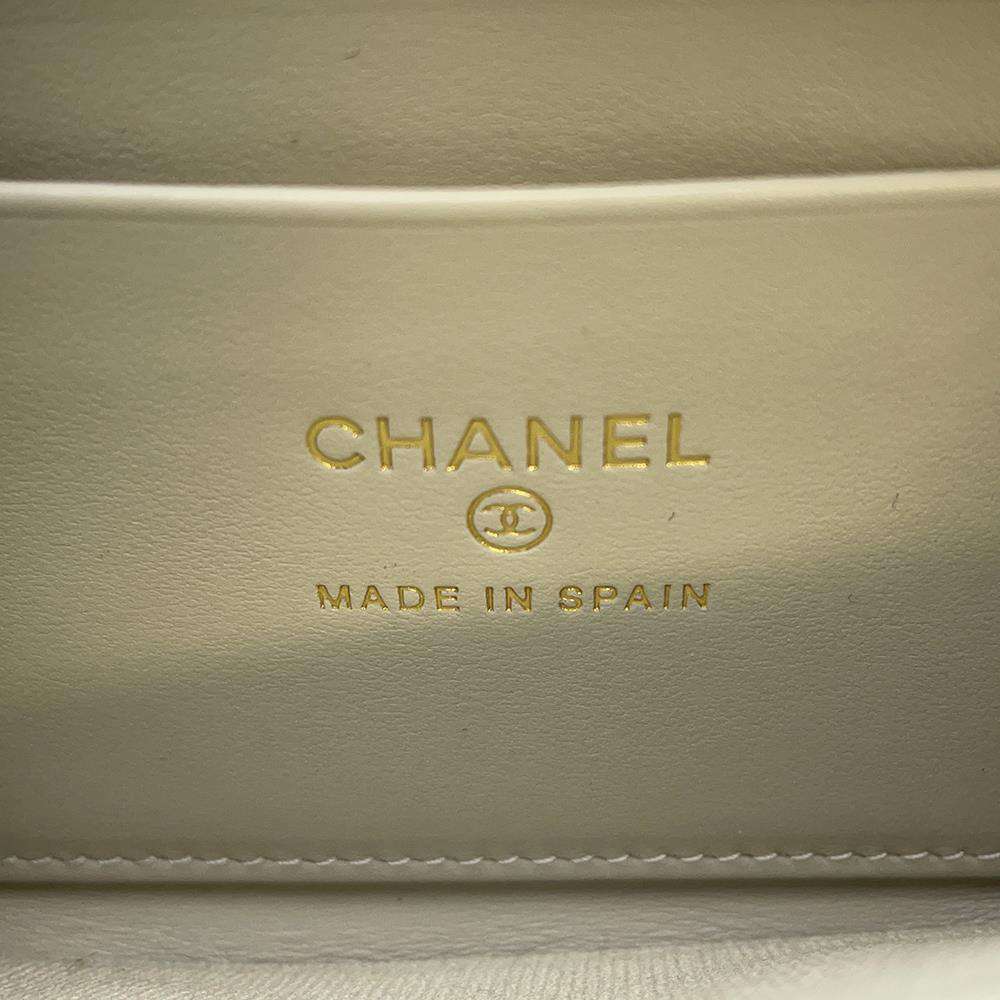 CHANEL Matelasse Coin purse GreigeAP4177 Caviar Leather