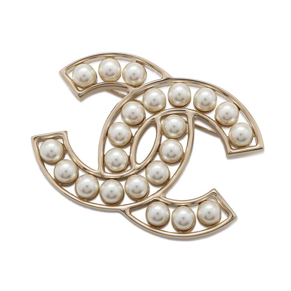 CHANEL CC Logo Faux Pearl Brooch Champagne GoldA64978 Metal