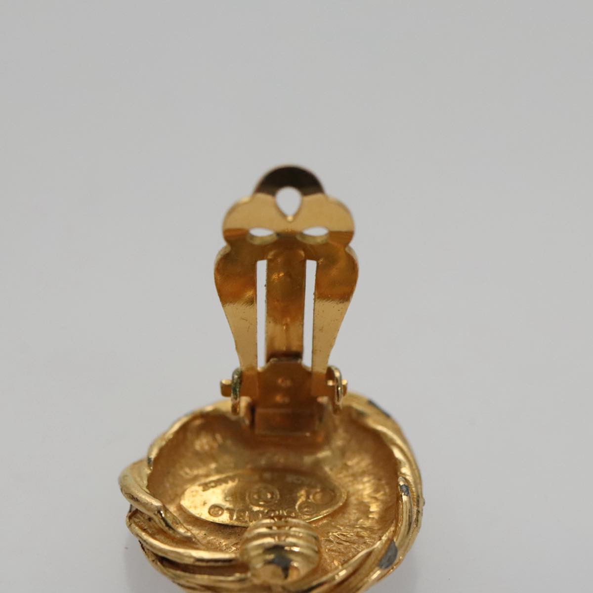 CHANEL Earring metal Gold CC 103473