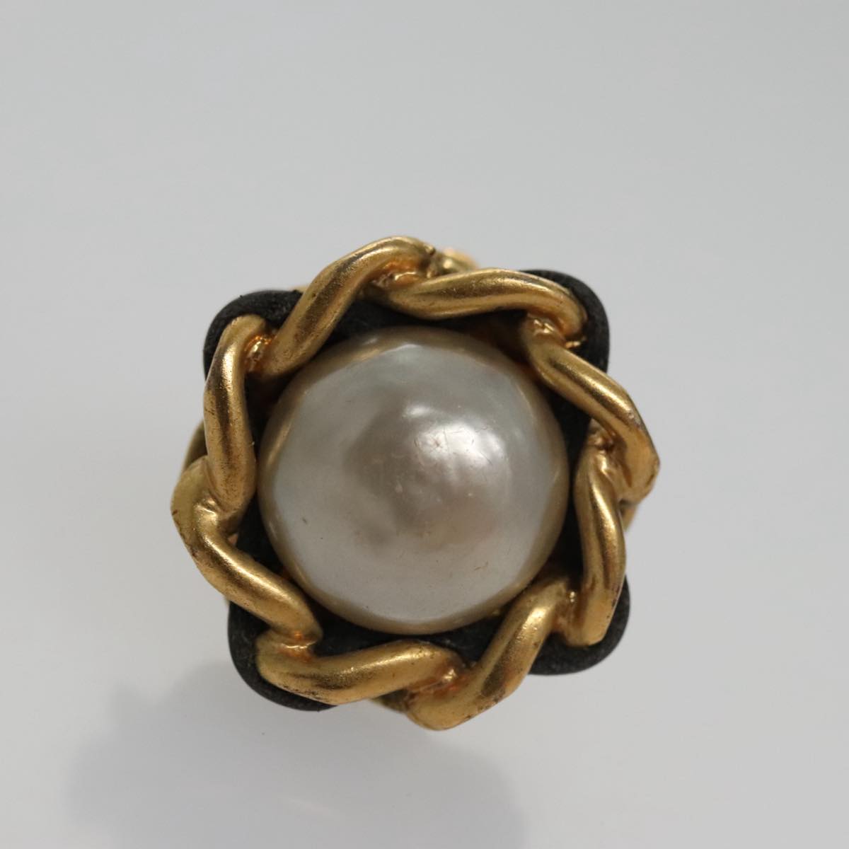 CHANEL Earring metal Gold CC 103474