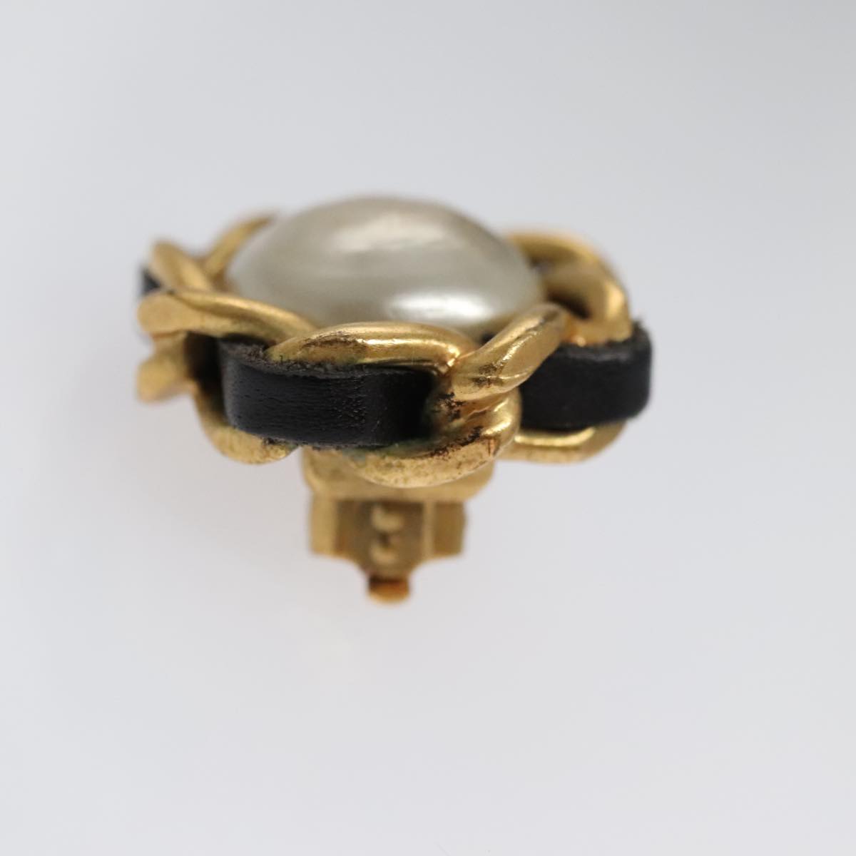 CHANEL Earring metal Gold CC 103474
