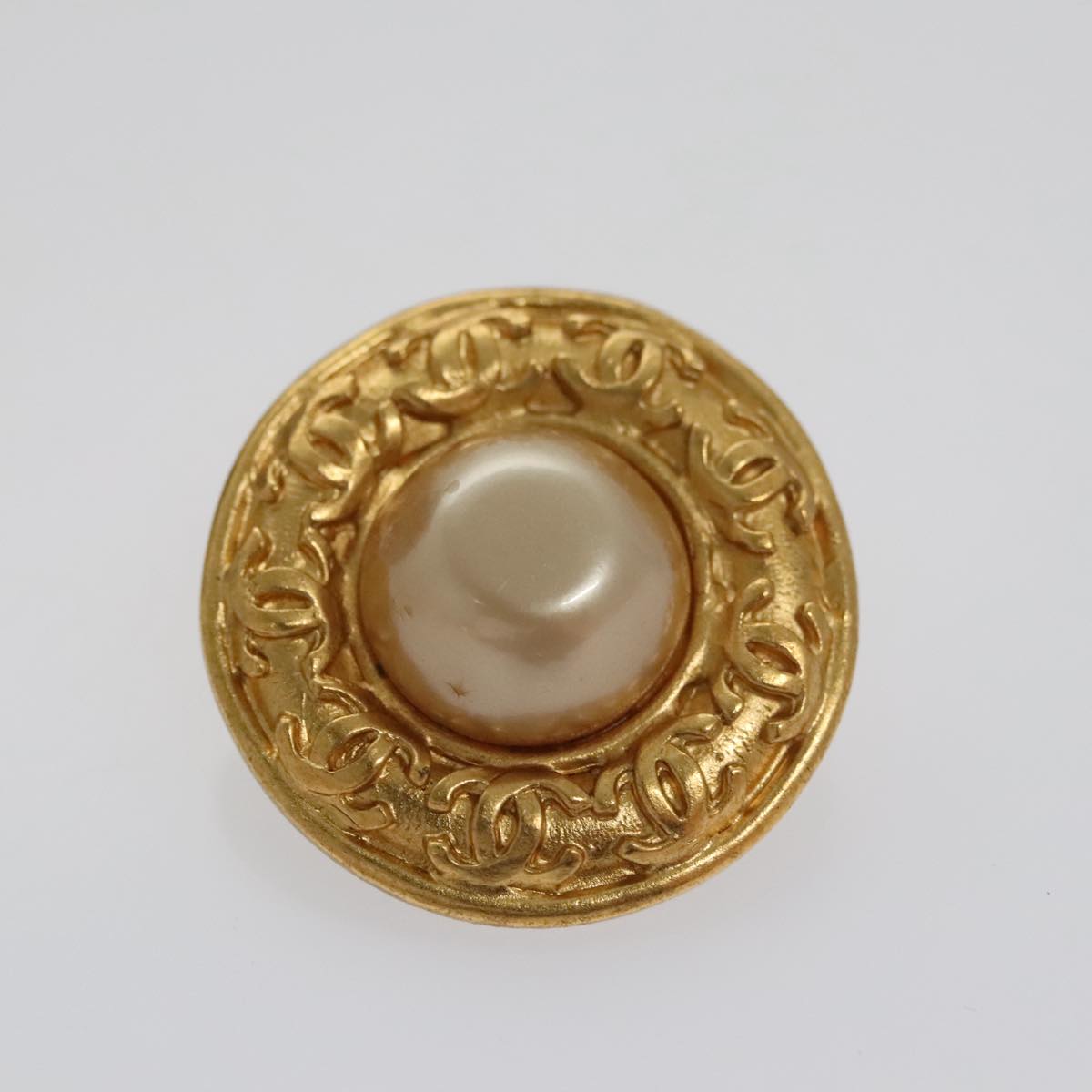 CHANEL Earring metal Gold CC 106286