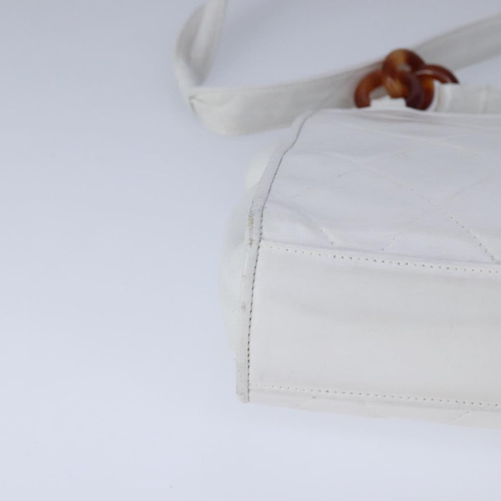 CHANEL Matelasse Shoulder Bag Leather White CC 106385
