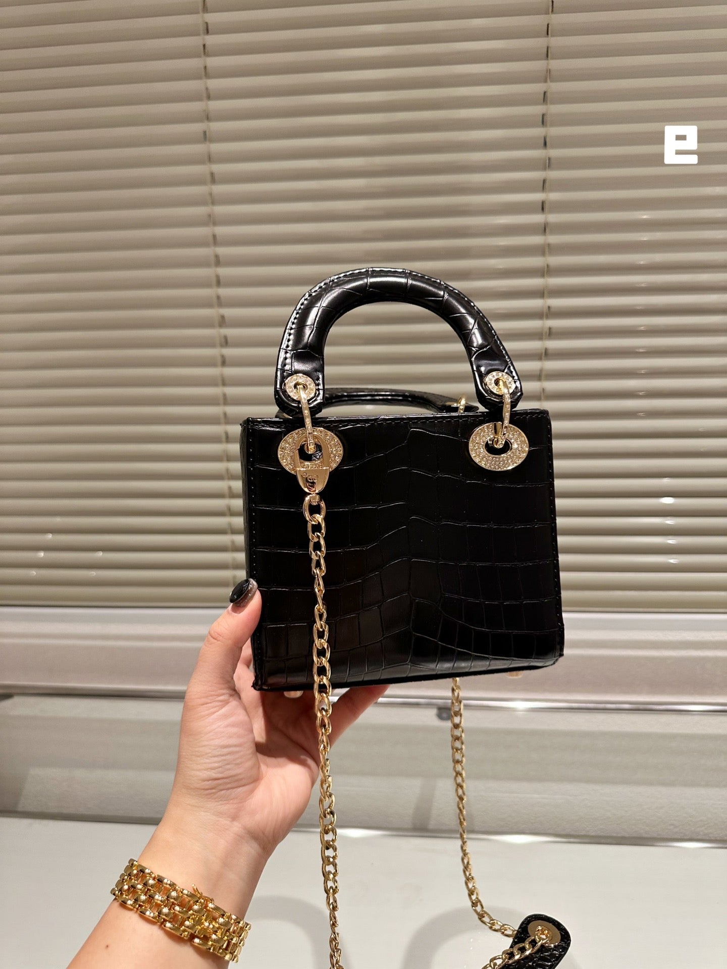 EN - Luxury Bags DIR 369
