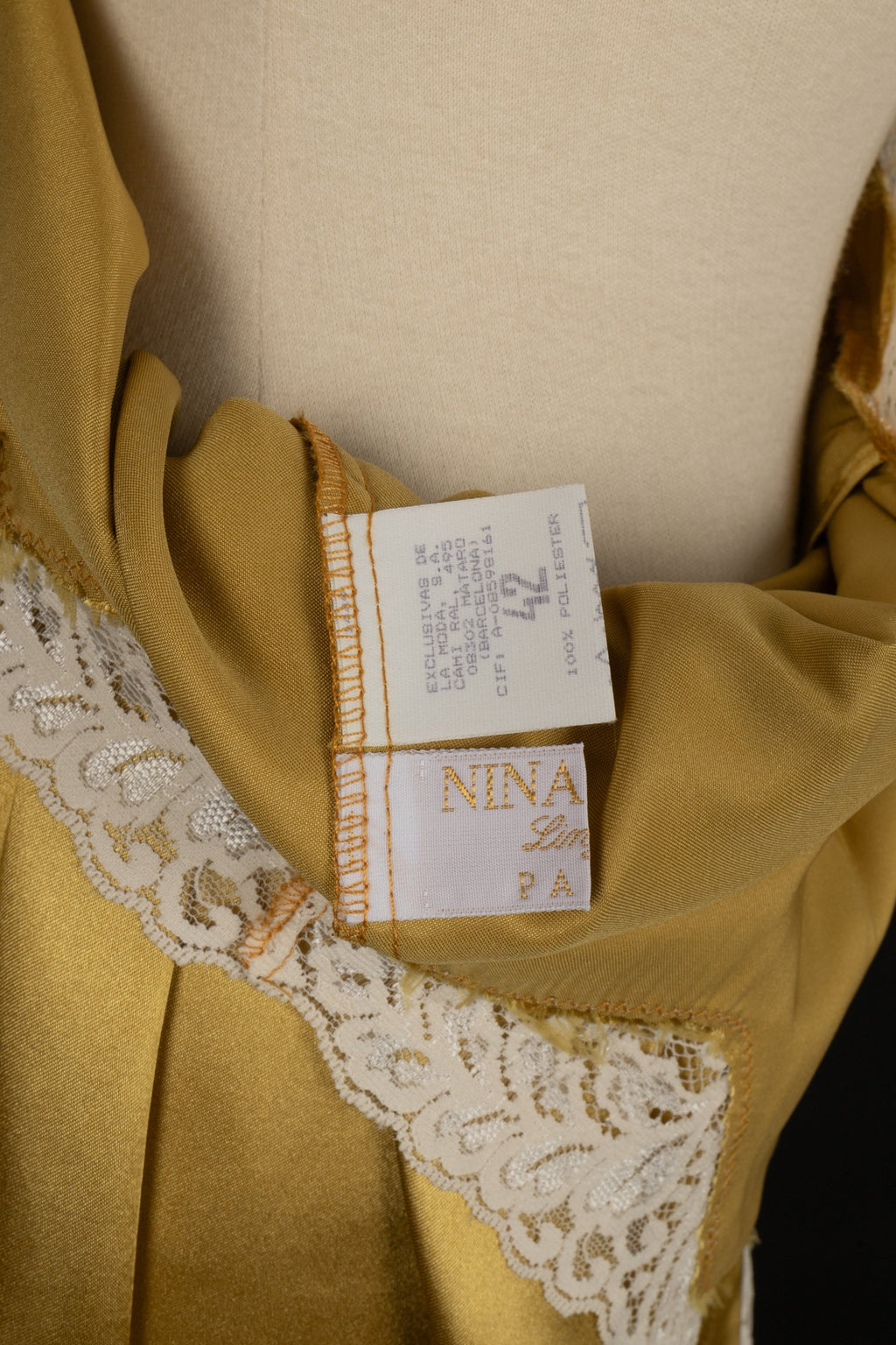 DÃƒÆ’Ã‚Â©shabillÃƒÆ’Ã‚Â© en satin  Nina Ricci