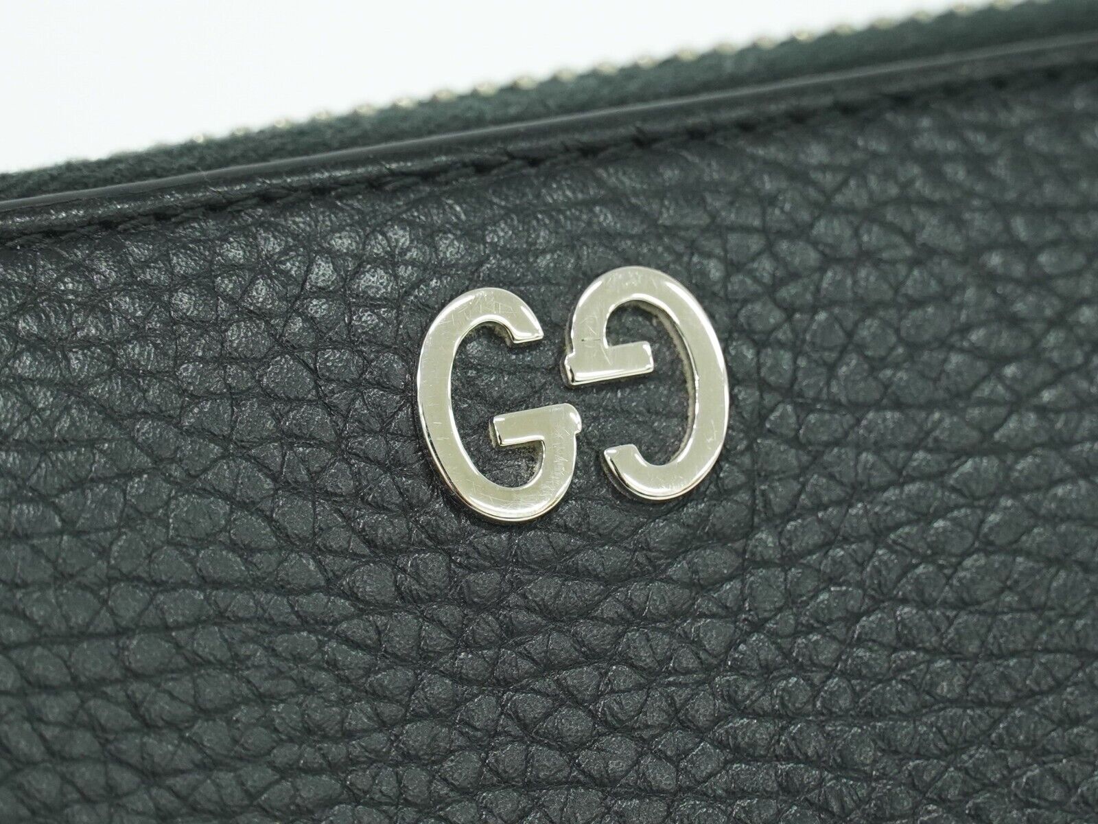 Gucci Zip around