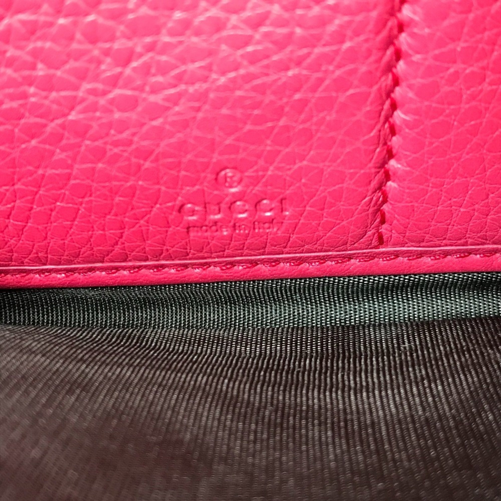 Gucci Zip around