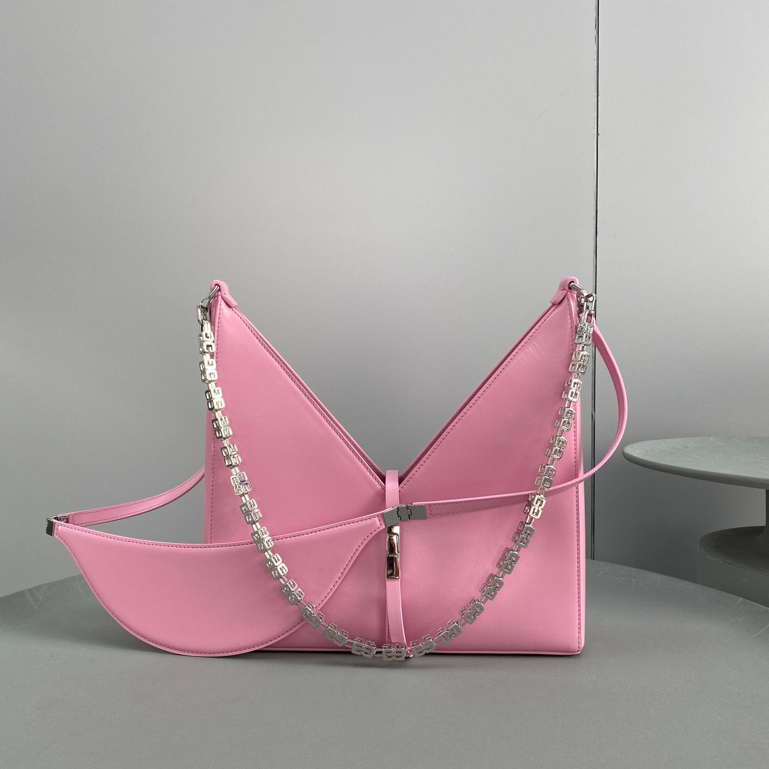 gv Small Cut Out Bag Pink For Women, Handbags, Shoulder Bags 10.6in/27cm GVCÃ‚Â 