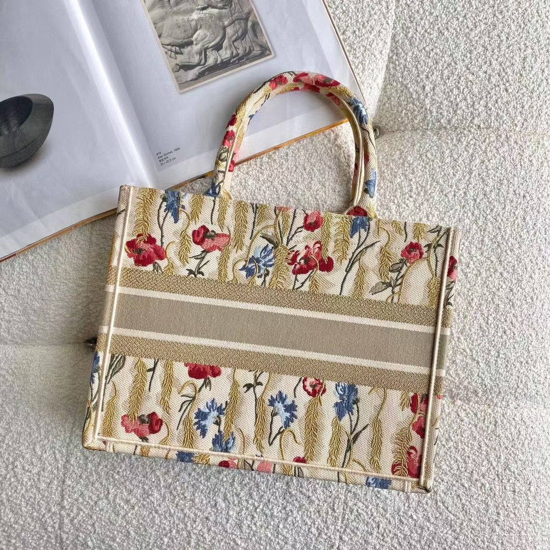 GLAMI MeGLAMIum Book Tote Multicolor in Hibiscus Metallic Thread Embroidery Bag For Women 14in/36cm CD
