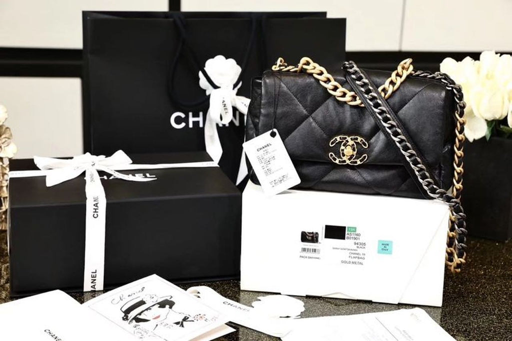 CHL 19 Handbag 26cm Black For Women AS1160 B04852 94305