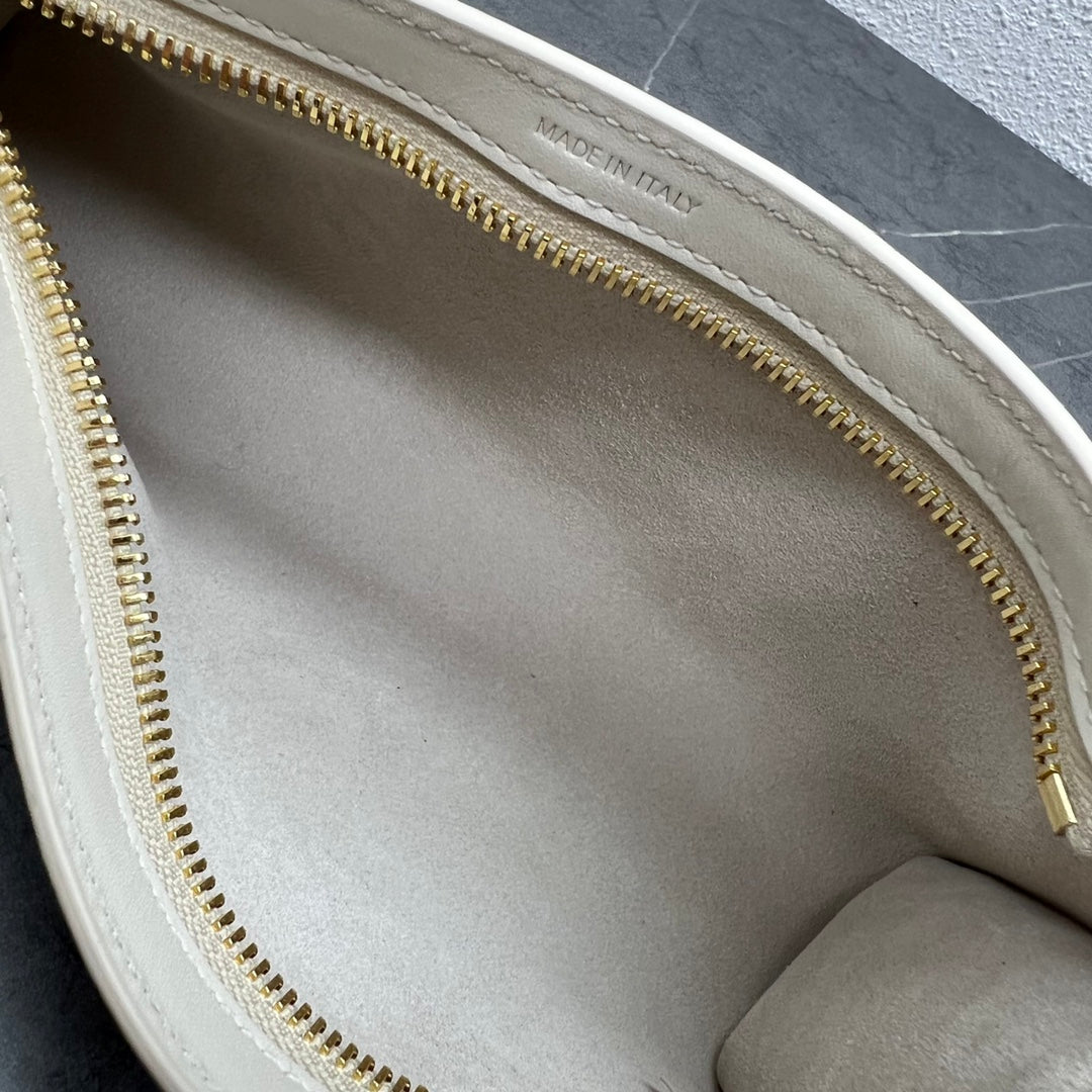 GLAMI Cuir Triomphe Shoulder Bag White For Women 9.4in/24cm