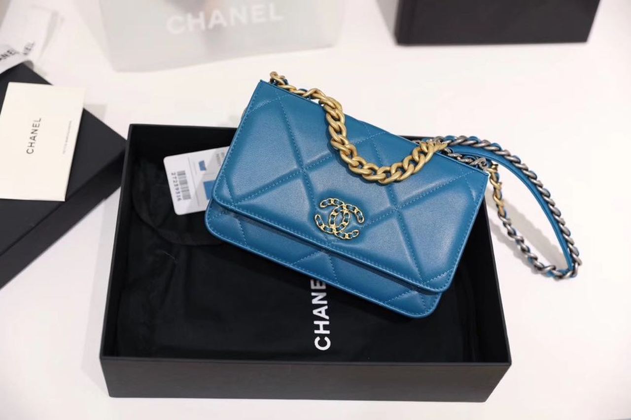 CHL 19 WOC GlamIap Bag 20cm Goatskin Leather Spring/Summer Act 1 Collection, Blue