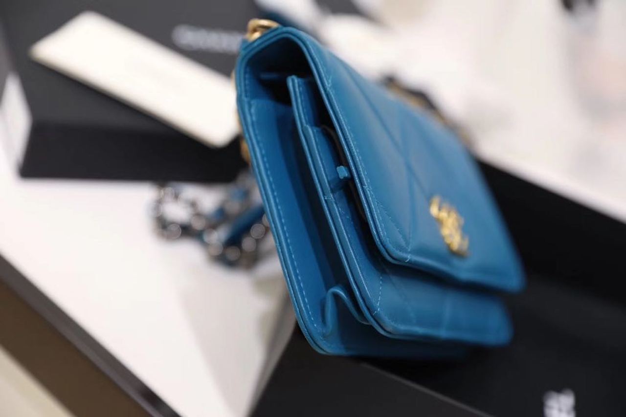 CHL 19 WOC GlamIap Bag 20cm Goatskin Leather Spring/Summer Act 1 Collection, Blue