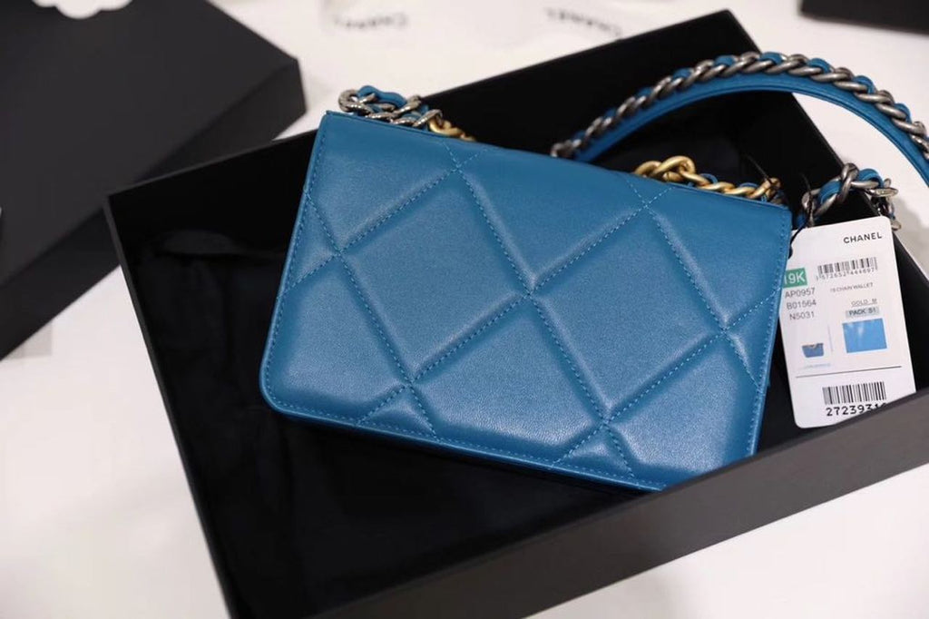 CHL 19 WOC GlamIap Bag 20cm Goatskin Leather Spring/Summer Act 1 Collection, Blue