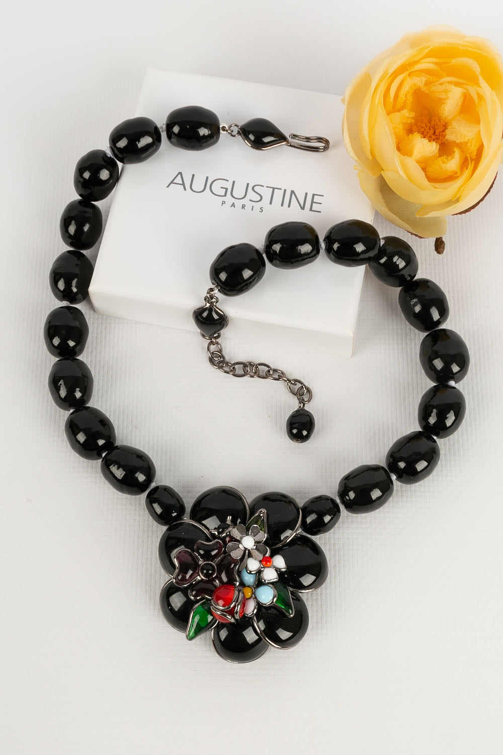 Collier Augustine