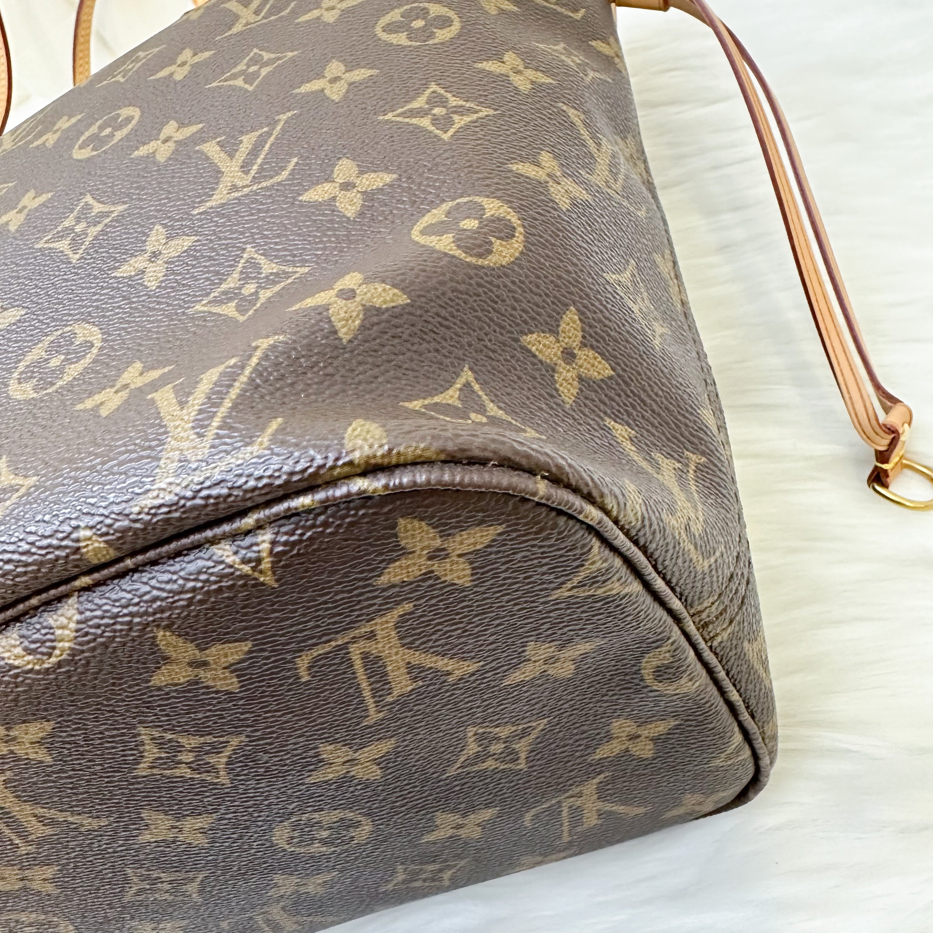 LV Neverfull MM in Monogram Canvas, Yellow Interior and GHW (No attached pouch)